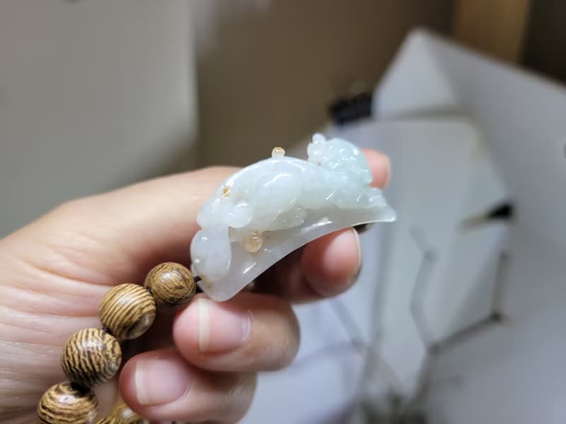 【親翠】天然翡翠 豹型灑金如意尾絕美貔貅手牌