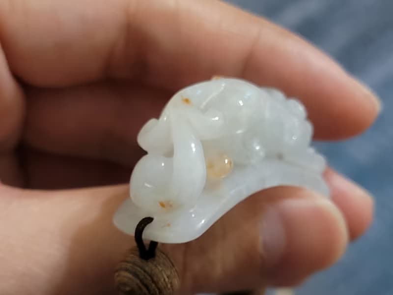 【親翠】天然翡翠 豹型灑金如意尾絕美貔貅手牌