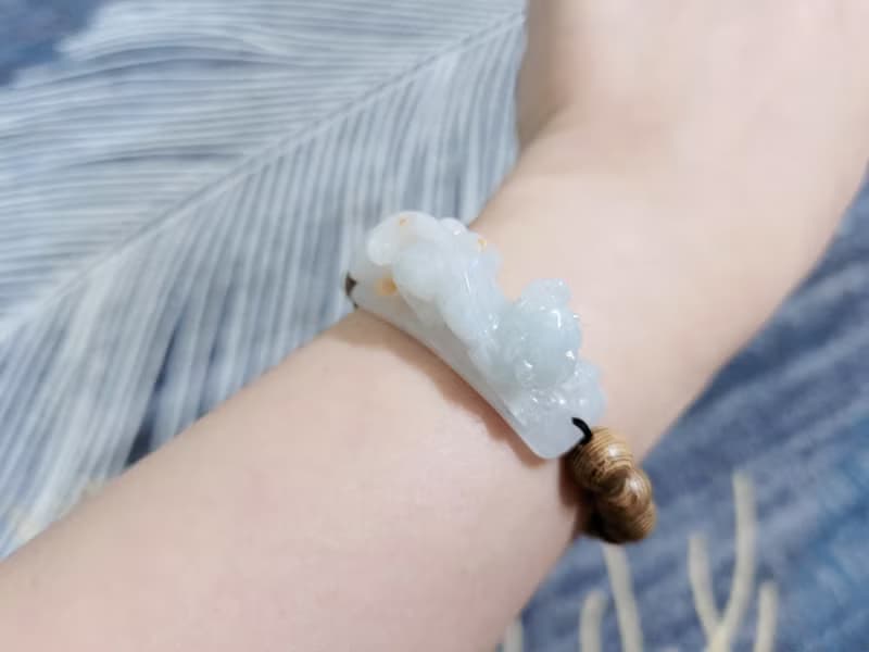 【親翠】天然翡翠 豹型灑金如意尾絕美貔貅手牌