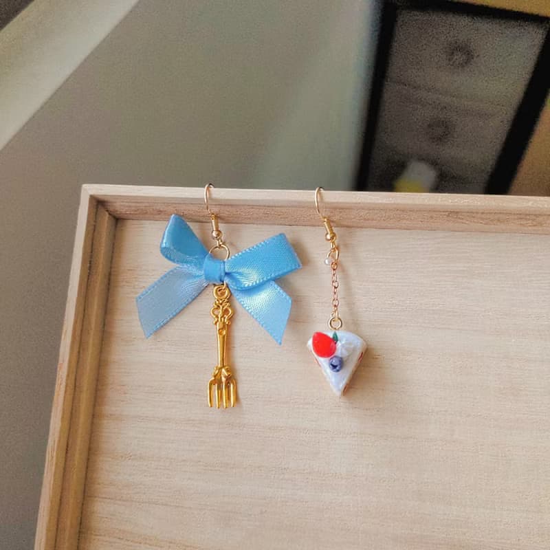 minita* 迷你草莓奶油蛋糕耳環 耳勾 耳夾 高仿真 療癒小物 袖珍