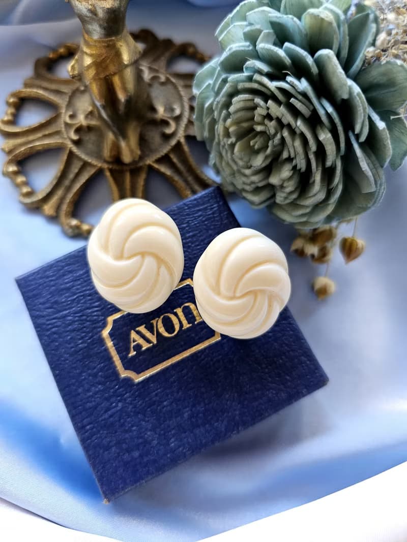 AVON絲綢米白柔線夾式耳環/復古珠寶首飾/vintage美國西洋古董
