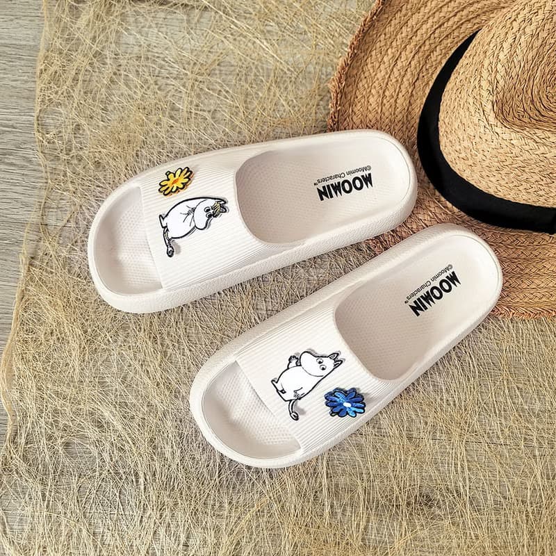 【Pinkoi x Moomin】姆明與歌妮 飾釦厚底Q彈拖鞋 米白 台灣製