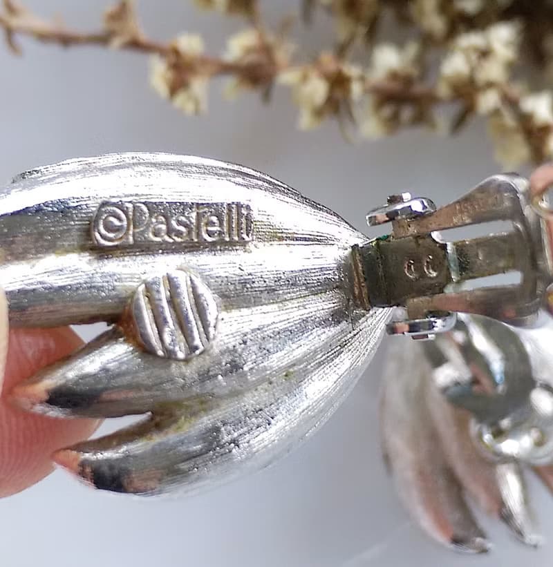 Vintage Jewelry 西洋古董飾品 PASTELLI 銀色調 花蕊 夾式耳環