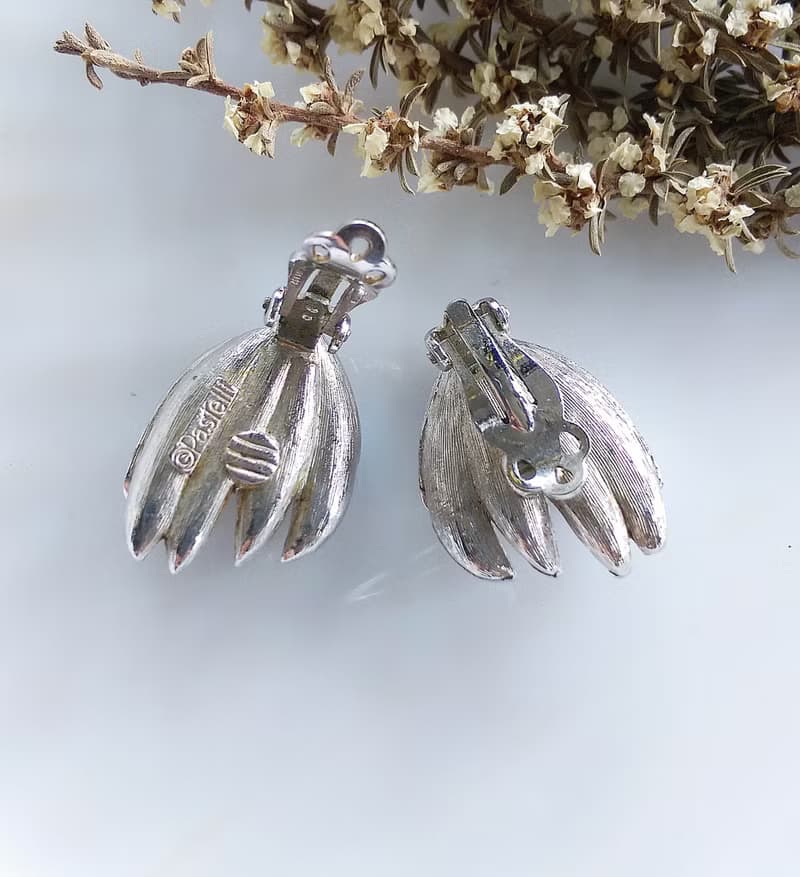 Vintage Jewelry 西洋古董飾品 PASTELLI 銀色調 花蕊 夾式耳環