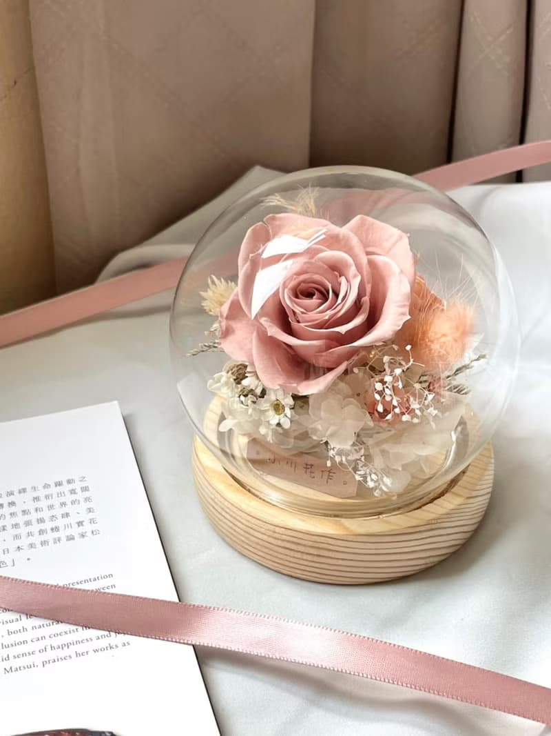 【永生花玻璃球夜燈】 輕甜粉 玻璃球10cm 生日禮物 母親節禮物