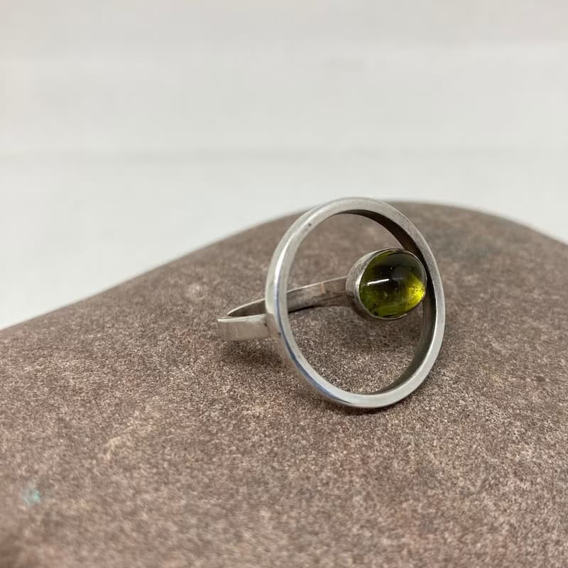 起點B款~純銀手工戒指鑲蛋面橄欖石,青冶金工設計工作室創作單品