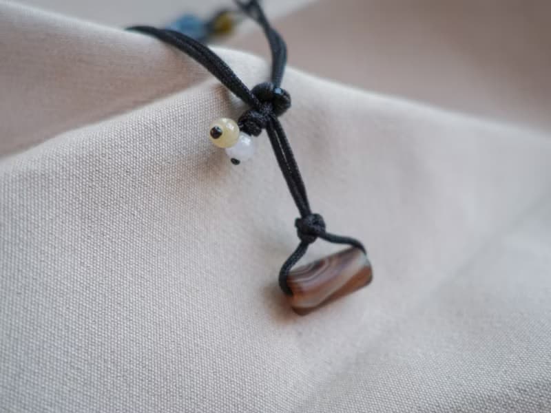 四方遇貴人・天然烏雞翡翠結繩手鍊・緬甸玉・纏絲瑪瑙