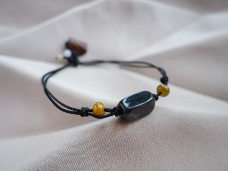 四方遇貴人・天然烏雞翡翠結繩手鍊・緬甸玉・纏絲瑪瑙