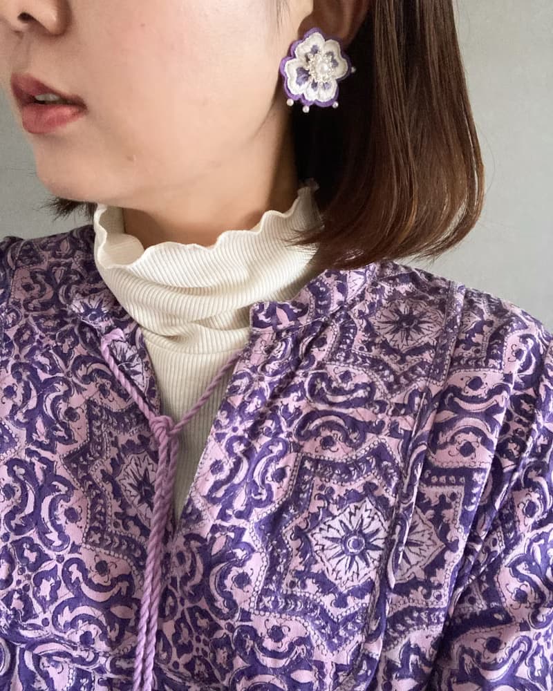 刺繍アクセサリー/リゾート/ウエディング/ラベンダーピアスor イヤリング - Frill - white × lavender purple