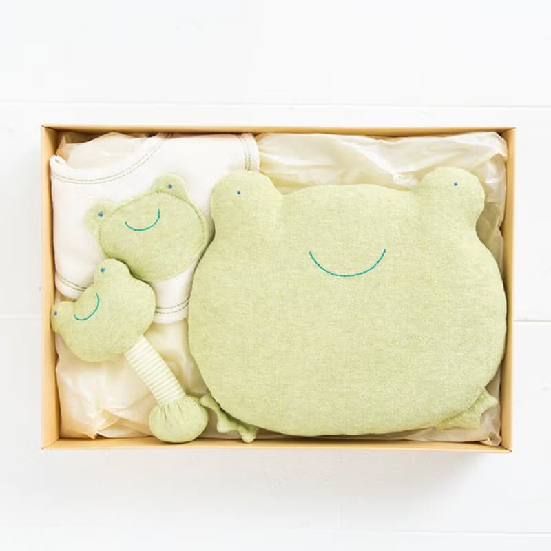 【Pinkoi限定】ギフトセットKA-2 かえるコレクション 100%オーガニックコットン スタイ ガラガラ だっこ枕 3点セット 出産のお祝いに 日本製