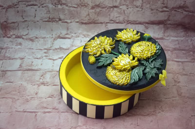 Round jewelry storage box with voluminous yellow chrysanthemum flowers