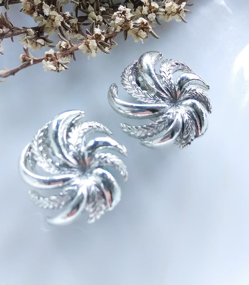 Vintage Jewelry 西洋古董飾品 LISNER 銀色調 炫風 夾式耳環
