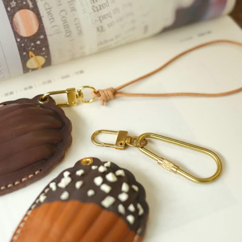 瑪德琳手作真皮 大樓磁扣套 門禁感應卡套 包包掛飾鑰匙扣掛件