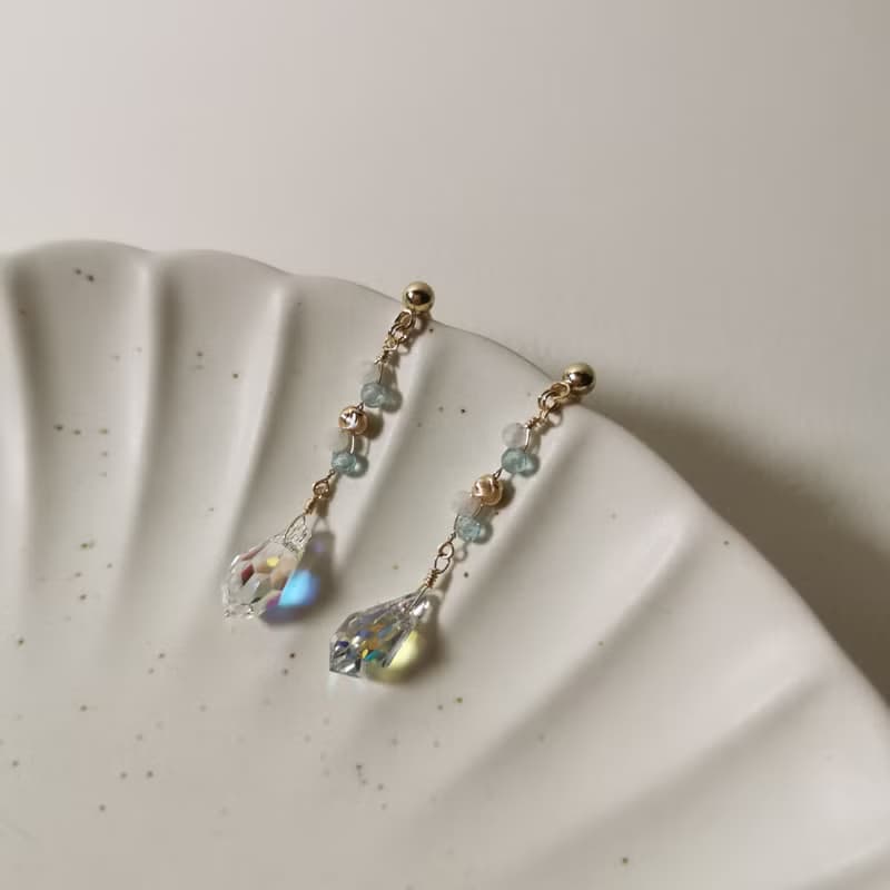 【Veverka】冷月冰心 - 天然石耳環 施華洛世奇 拉長石 磷灰石