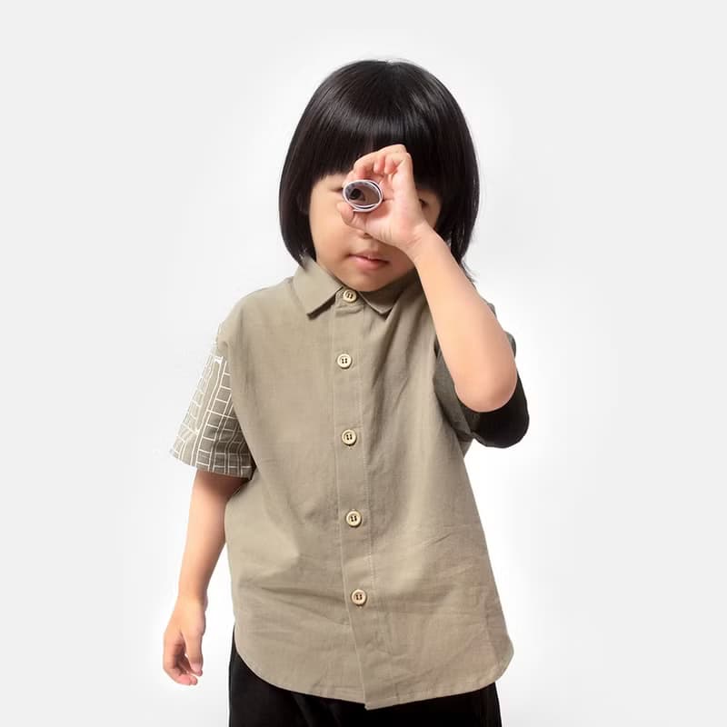 【童裝】稿紙印花拼接短袖襯衫-奶茶色