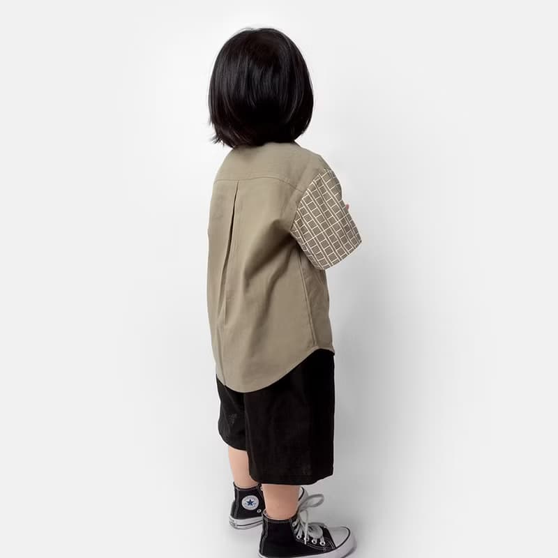【童裝】稿紙印花拼接短袖襯衫-奶茶色