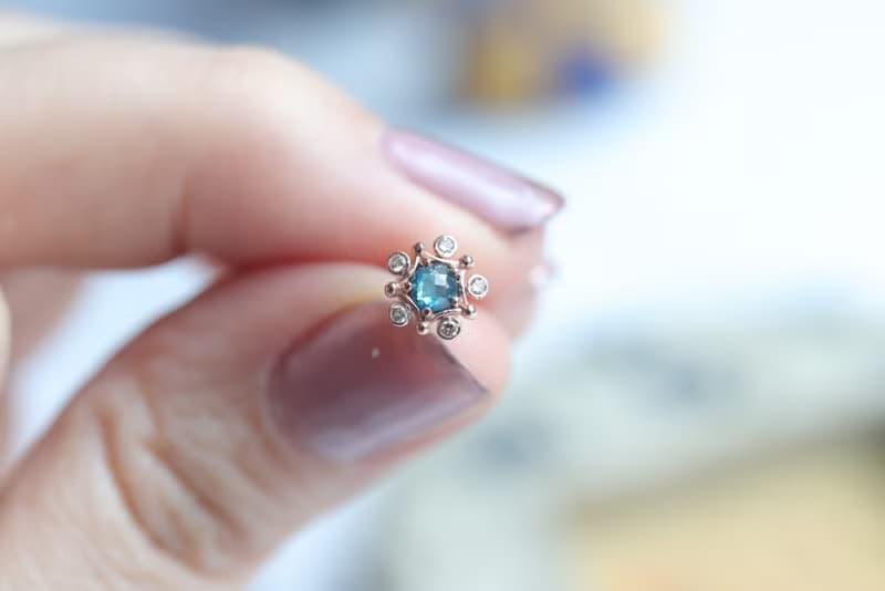 14K  太陽花青色原鑽鎖珠耳環(單個)耳骨 耳窩 不退色