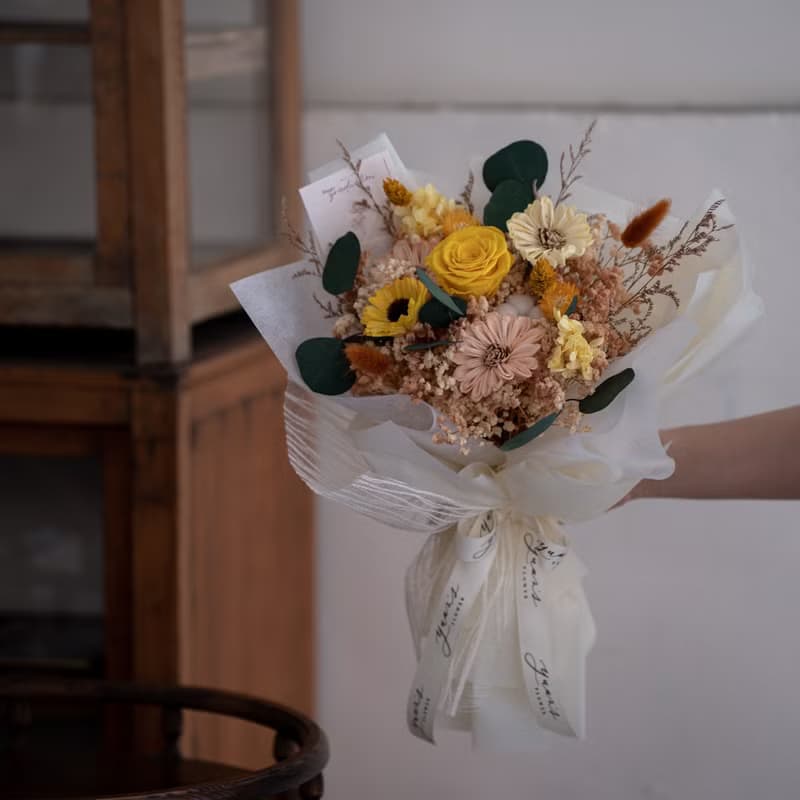 太陽花 畢業花束 擴香乾燥竵 永生花 韓式綁花 尤加利 不凋花束