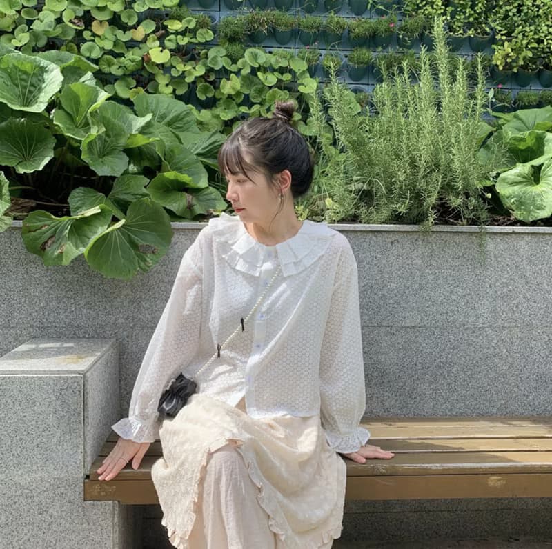 白色小花 雙層花邊領 空氣感長袖襯衫 (打底疊穿外穿皆可)