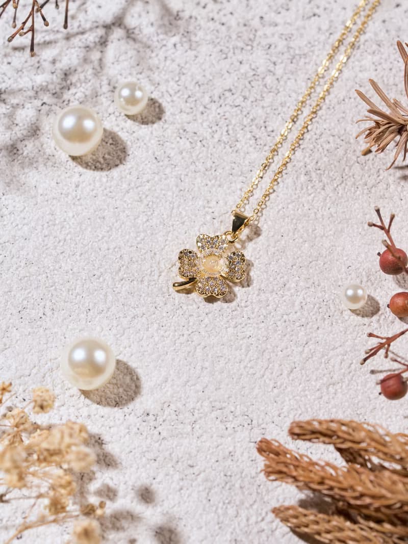 Lucky Clover 金色四葉草香薰精油項鍊 預購