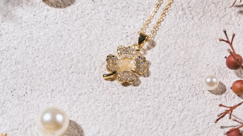 Lucky Clover 金色四葉草香薰精油項鍊 預購