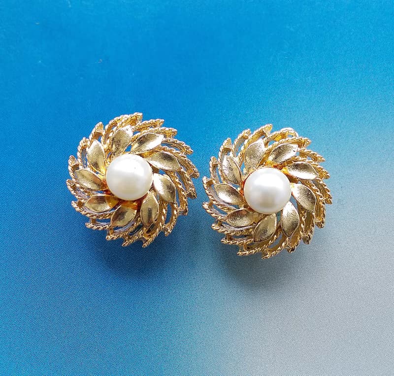 Vintage Jewelry 西洋古董飾品 LISNER 旋轉 仿珠花 夾式耳環