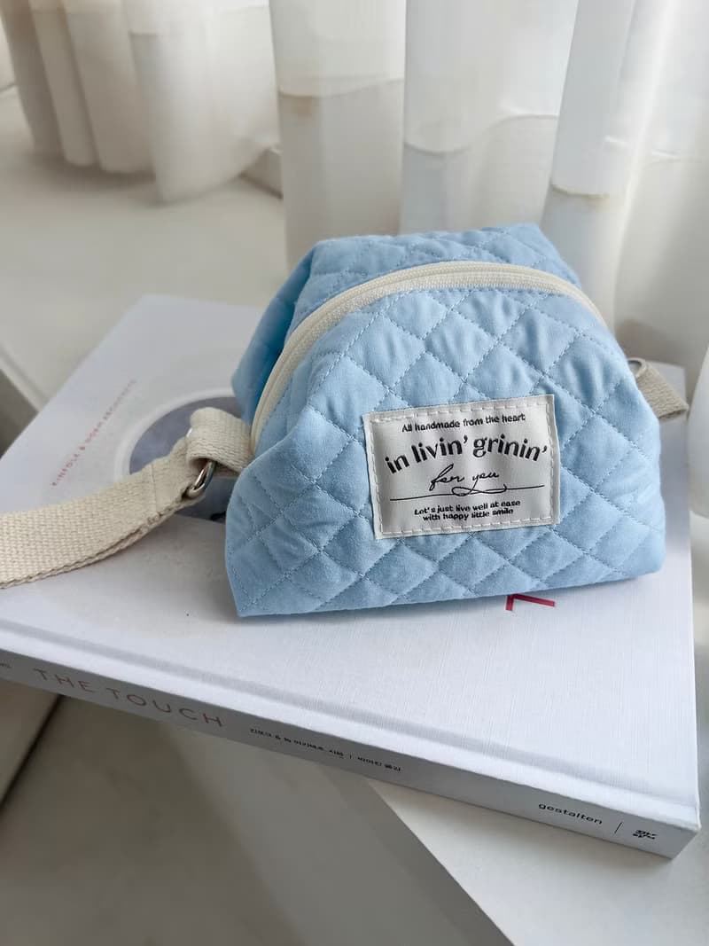 murmuring pouch M_blue soda