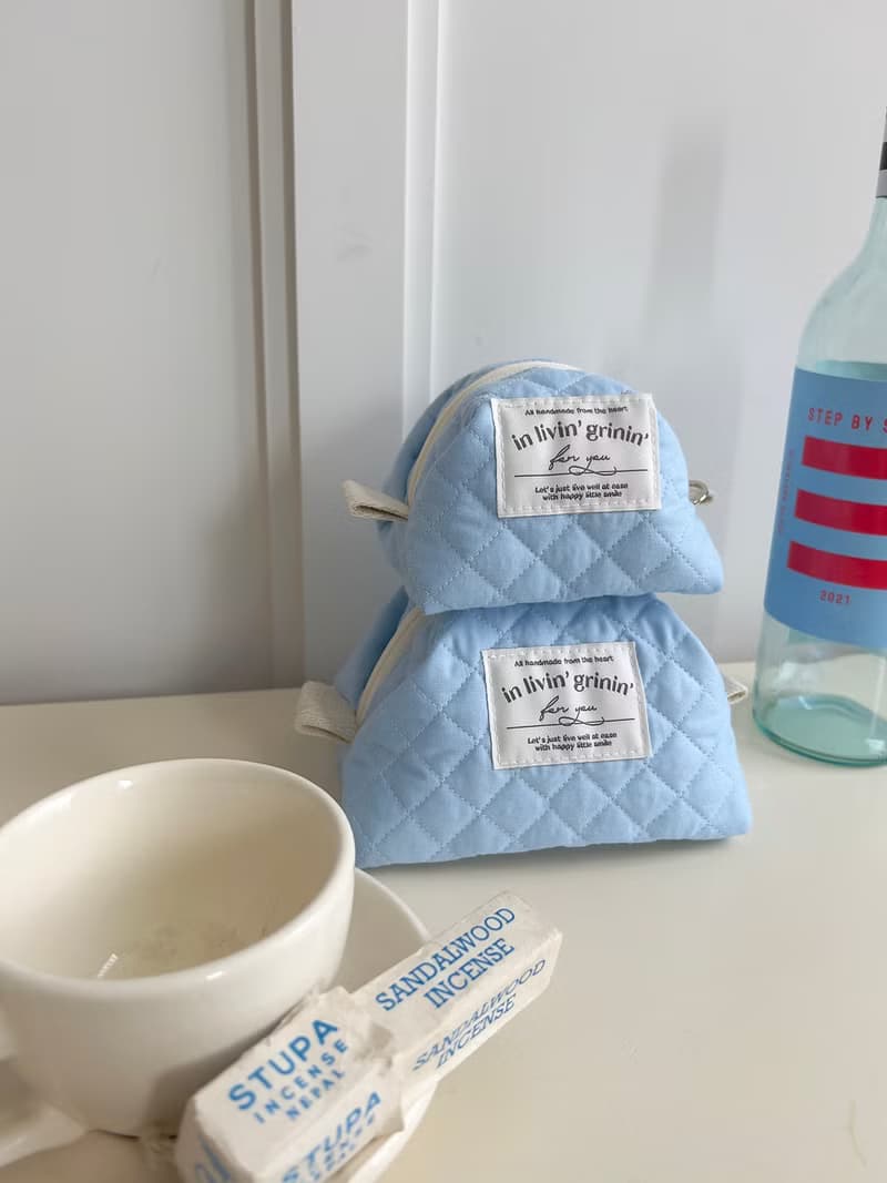 murmuring pouch M_blue soda