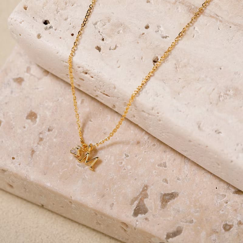 petit-initial necklace 【M】 ニッケルフリーネックレス 　小さなイニシャルをかたどったペンダントネックレス
