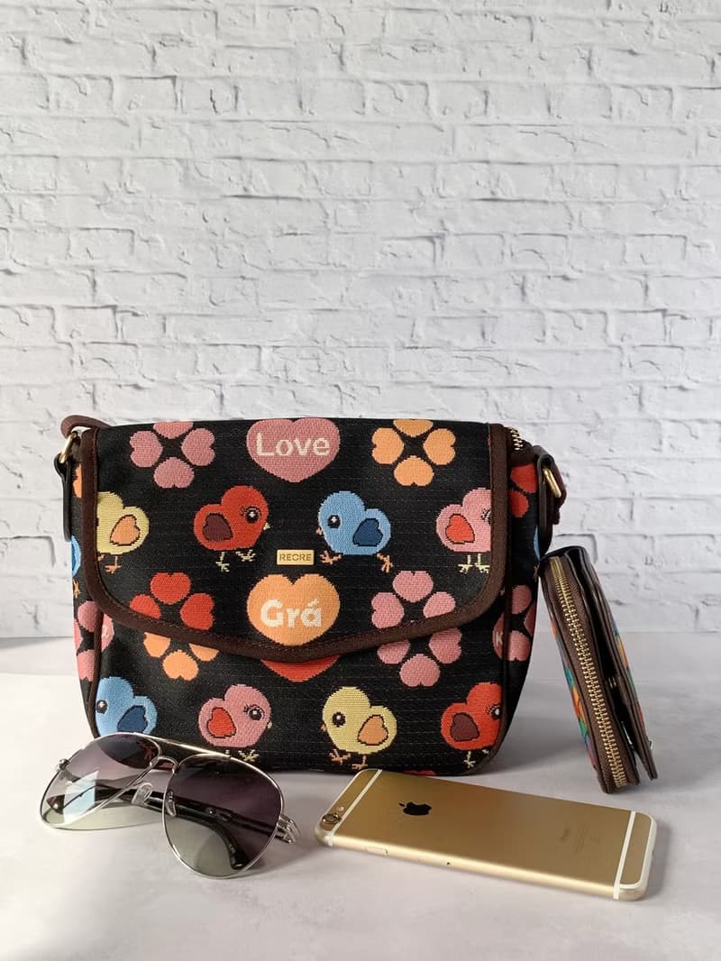 斜背包 掀蓋 / 防潑水 平織緹花 小心雞