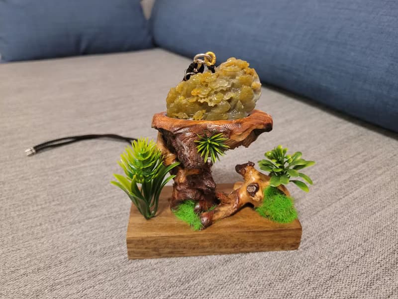 【親翠】天然翡翠 冰油極美黃翡山水 | 行走小金庫 | 金山戴著走