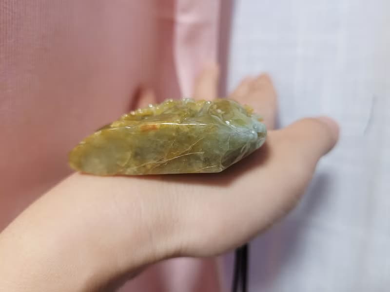 【親翠】天然翡翠 冰油極美黃翡山水 | 行走小金庫 | 金山戴著走