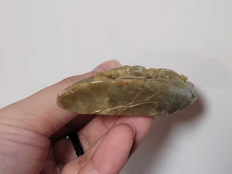 【親翠】天然翡翠 冰油極美黃翡山水 | 行走小金庫 | 金山戴著走