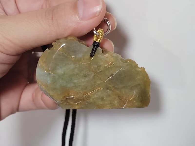 【親翠】天然翡翠 冰油極美黃翡山水 | 行走小金庫 | 金山戴著走