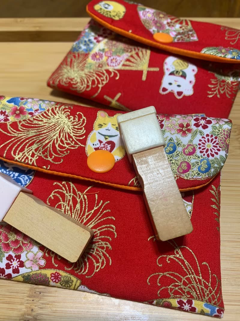 文青風開運印章加厚袋-戀戀招財貓 熱情紅 禮物 加厚收納 口紅袋