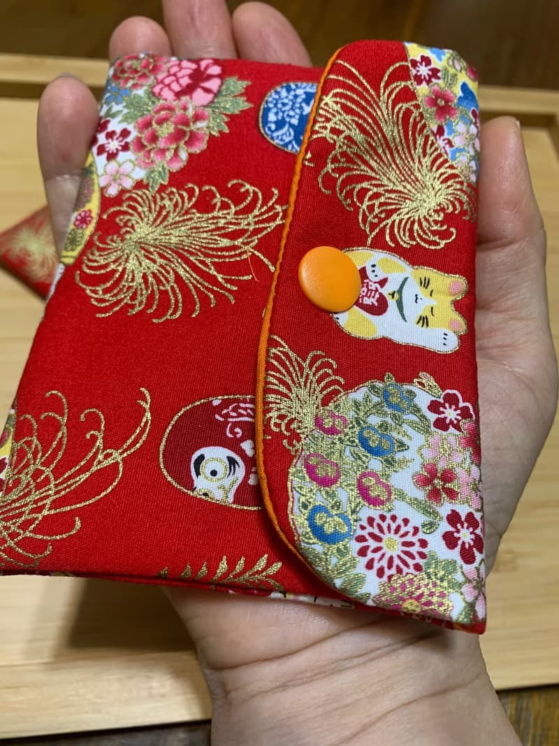 文青風開運印章加厚袋-戀戀招財貓 熱情紅 禮物 加厚收納 口紅袋