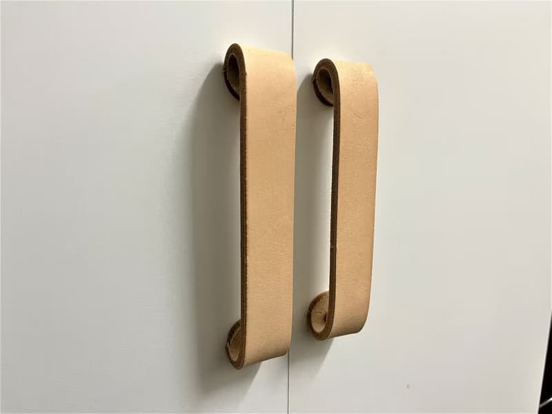 牛皮取手 //  衣櫃 //  櫃體 // 皮革把手 // 系統櫃 // 可訂製