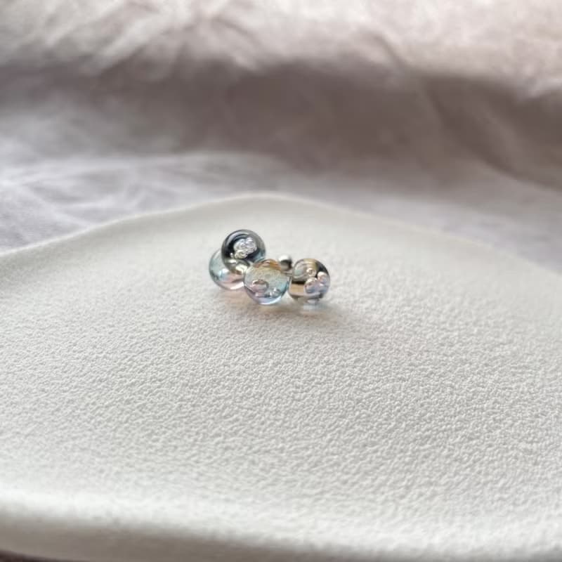 TeenyTinyCraft | 琉璃泡 • 三色 手工耳骨夾