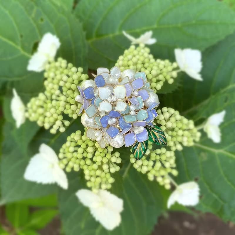 2way ブローチ&バックチャーム　紫陽花とコットンパール