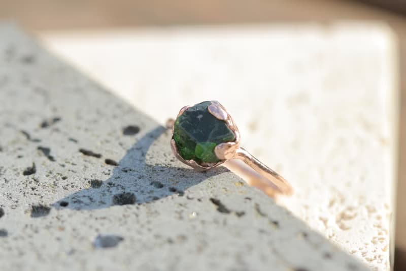 Green Diaopside Natural Point Silver Ring