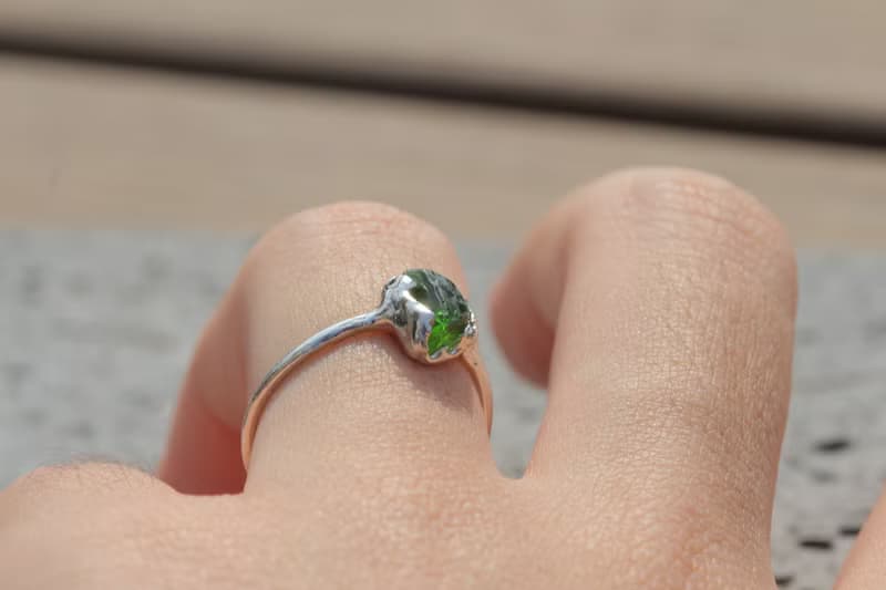 Green Diaopside Natural Point Silver Ring