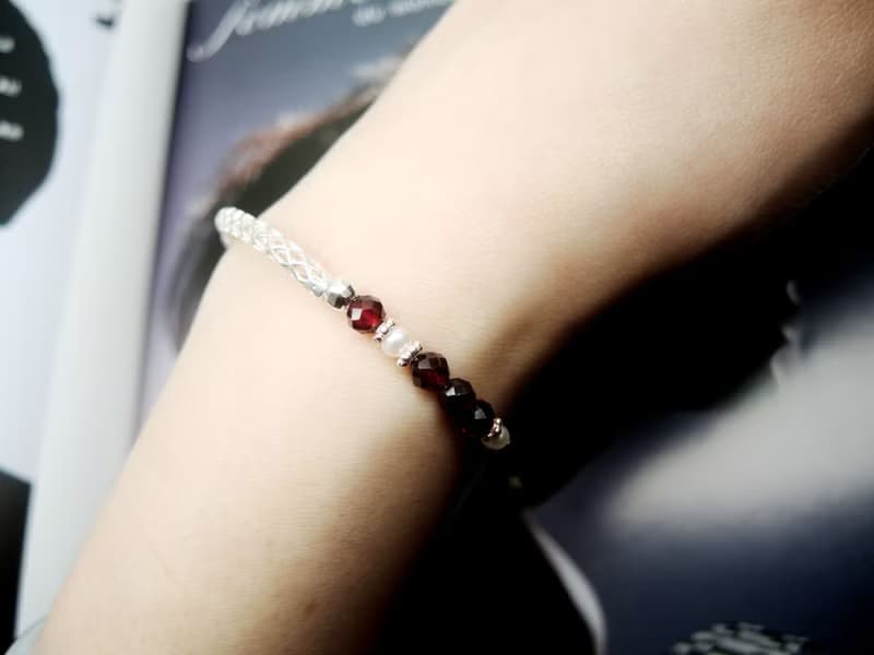 母親節禮盒-優雅刺客-頂級鑽切石榴石佐珍珠925純銀手鍊