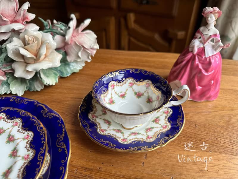 古董英國製Royal Doulton 華麗鈷藍描金粉紅玫瑰花卉骨瓷四重奏杯