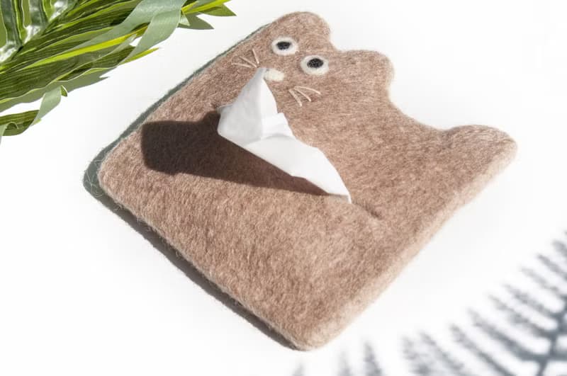 羊毛氈面紙包/貓咪毛孩子面紙袋/動物造型悠遊卡套-藕粉貓咪刺繡