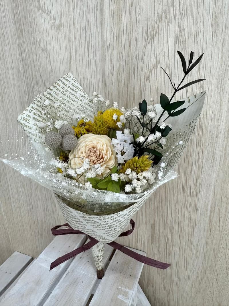 畢業季主題花卉 擴香索拉花小花束-1