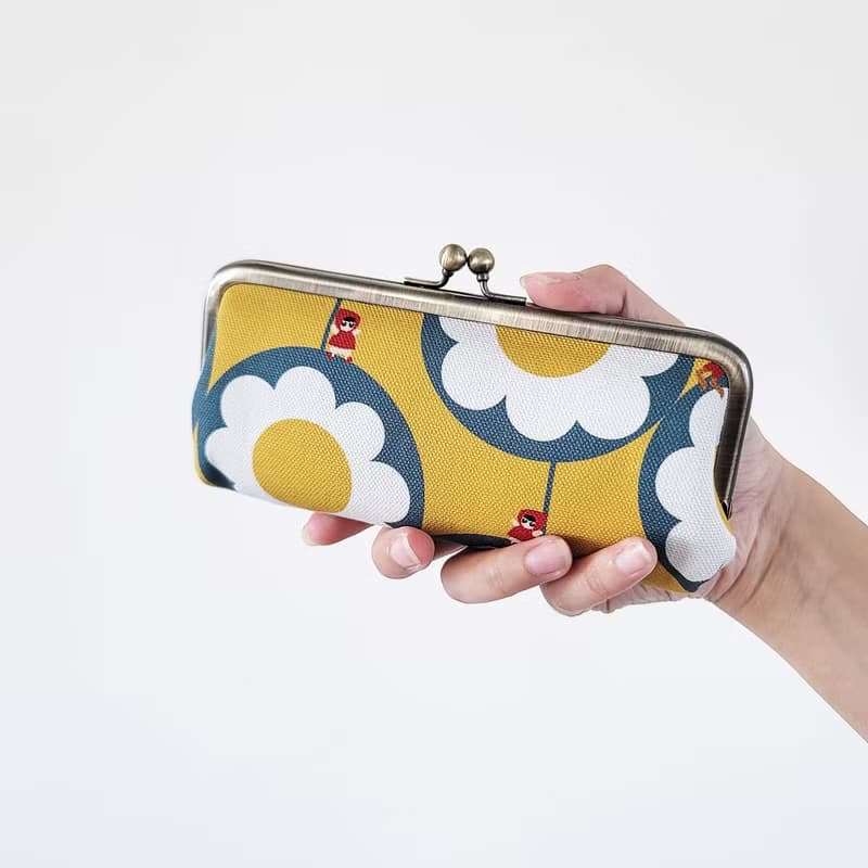 防潑水 筆袋口金包  眼鏡盒 文具禮品 -黃色花田 小紅帽