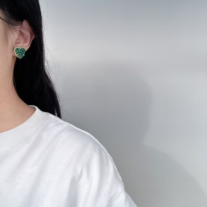 光影拾遺系列 - 翠綠愛心耳環