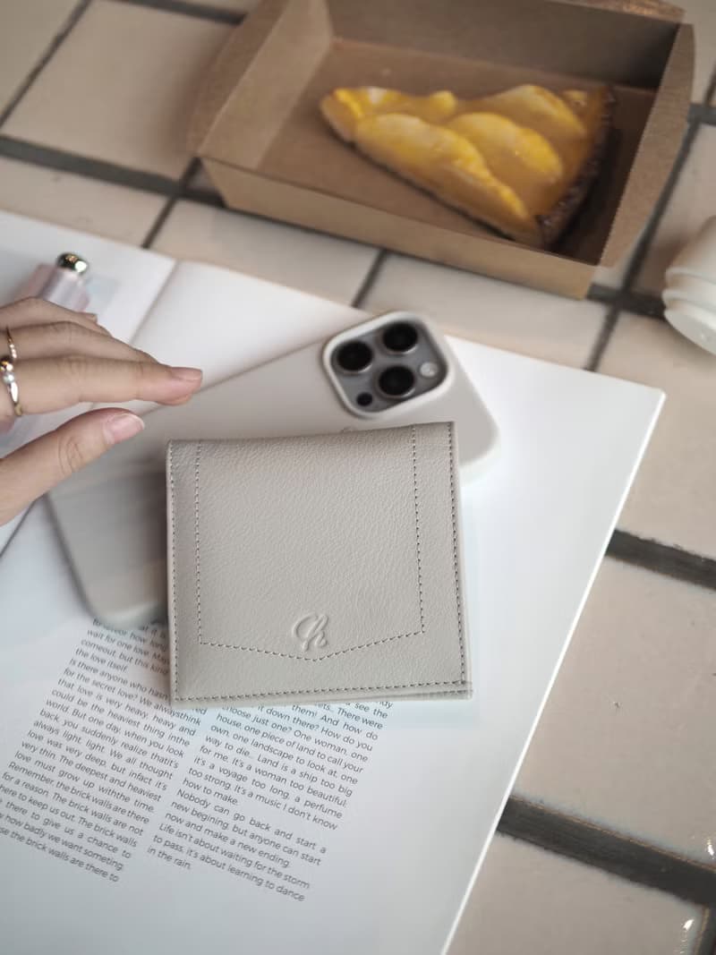 Hannah (Cloud) : Small leather short wallet, folded wallet, Mini wallet