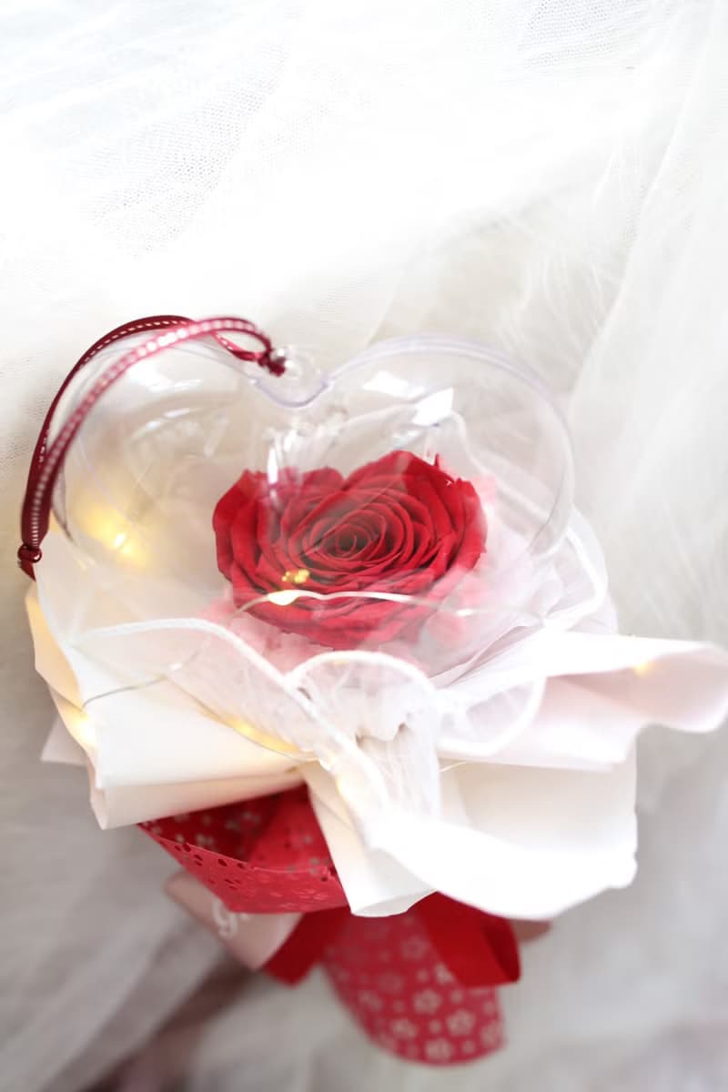 520我愛你-情緣我愛你愛心永生花波波包裝花束-情人節禮物附燈