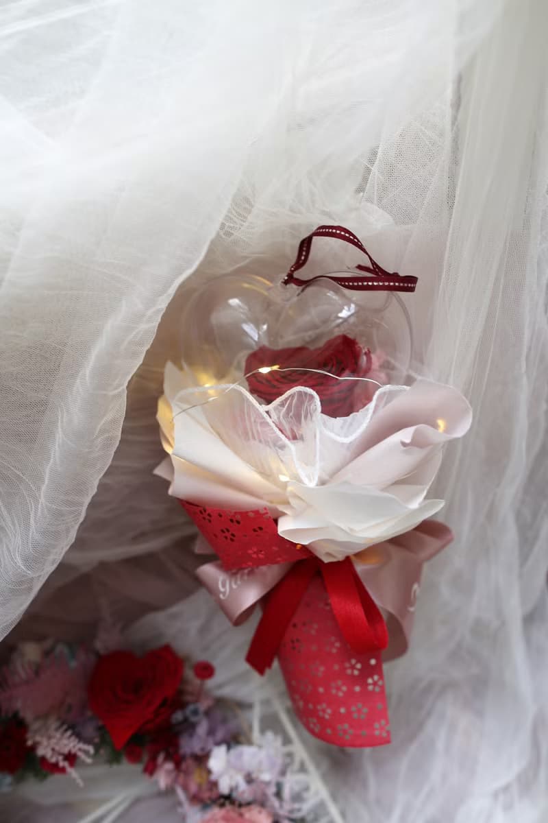 520我愛你-情緣我愛你愛心永生花波波包裝花束-情人節禮物附燈